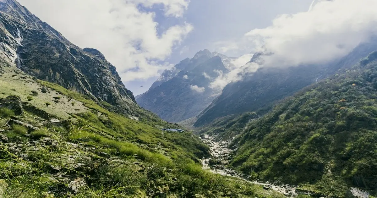 Mountain landscape showing altitude and vegetation variation in Jammu and Kashmir