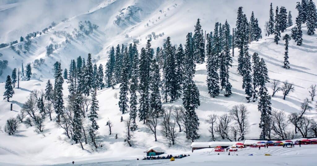 The Ultimate Guide: Top Tourist Places in Gulmarg, Kashmir - Wildlife ...